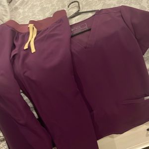 Figs XXSP scrub set, plum purple.